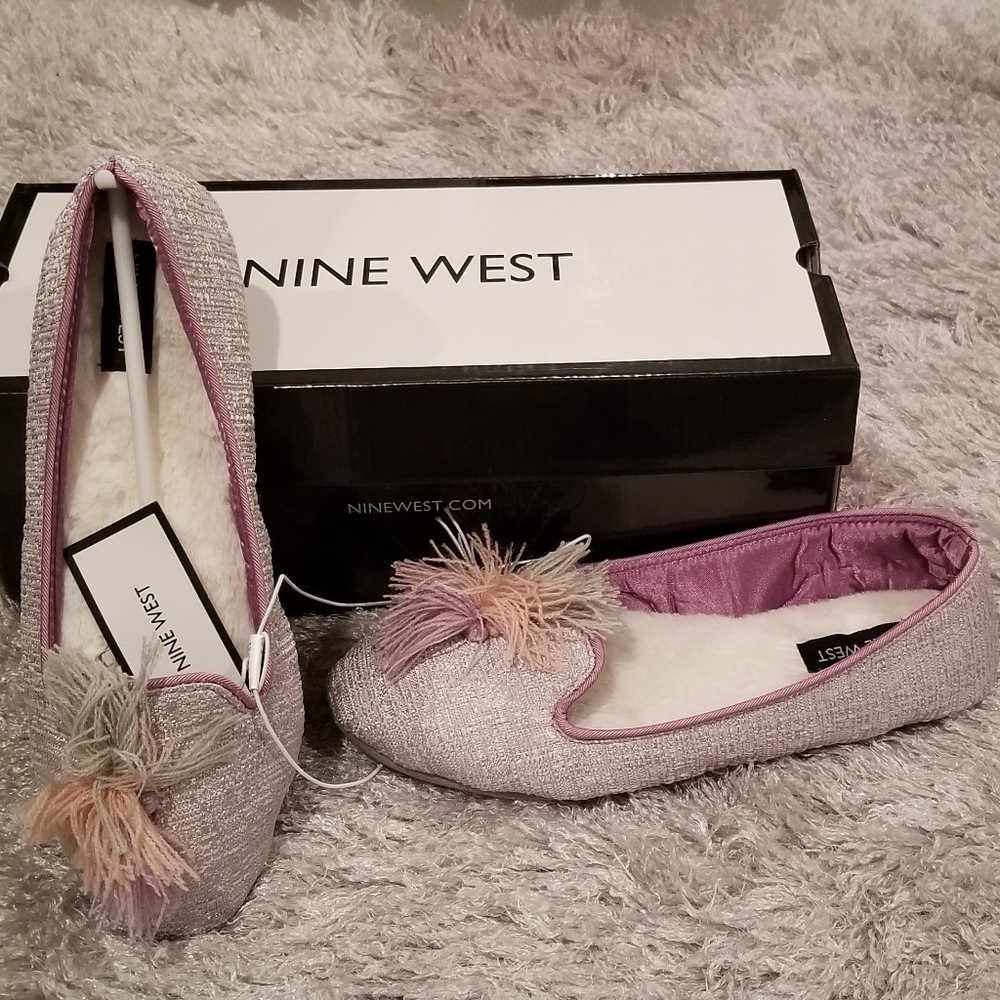 Flat slippers